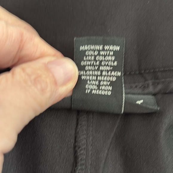 Lane Bryant Black 4 Season Slim Capri Mid Size. Button/ 2 Hook Closure. Size 20 - Picture 8 of 11